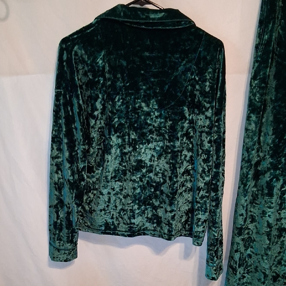 Lord & Taylor Emerald Green Velvet Pajama Set - Picture 5 of 6